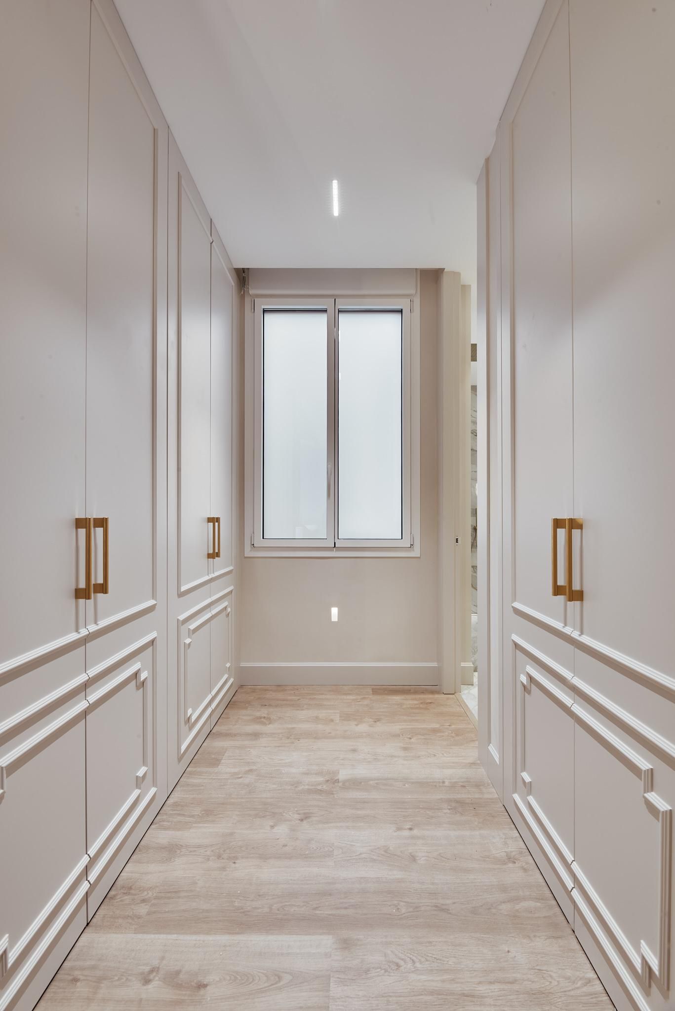 Luxury apartment in Justicia with four suites, dressing rooms and a historic building