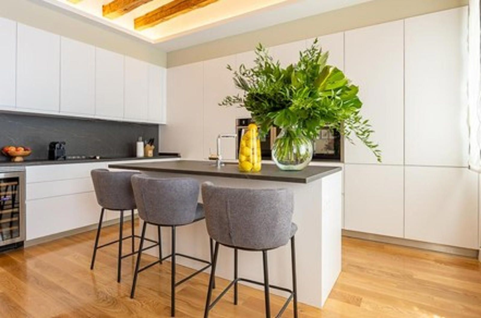Classic architecture, contemporary interiors and exceptional ceiling heights in Recoletos