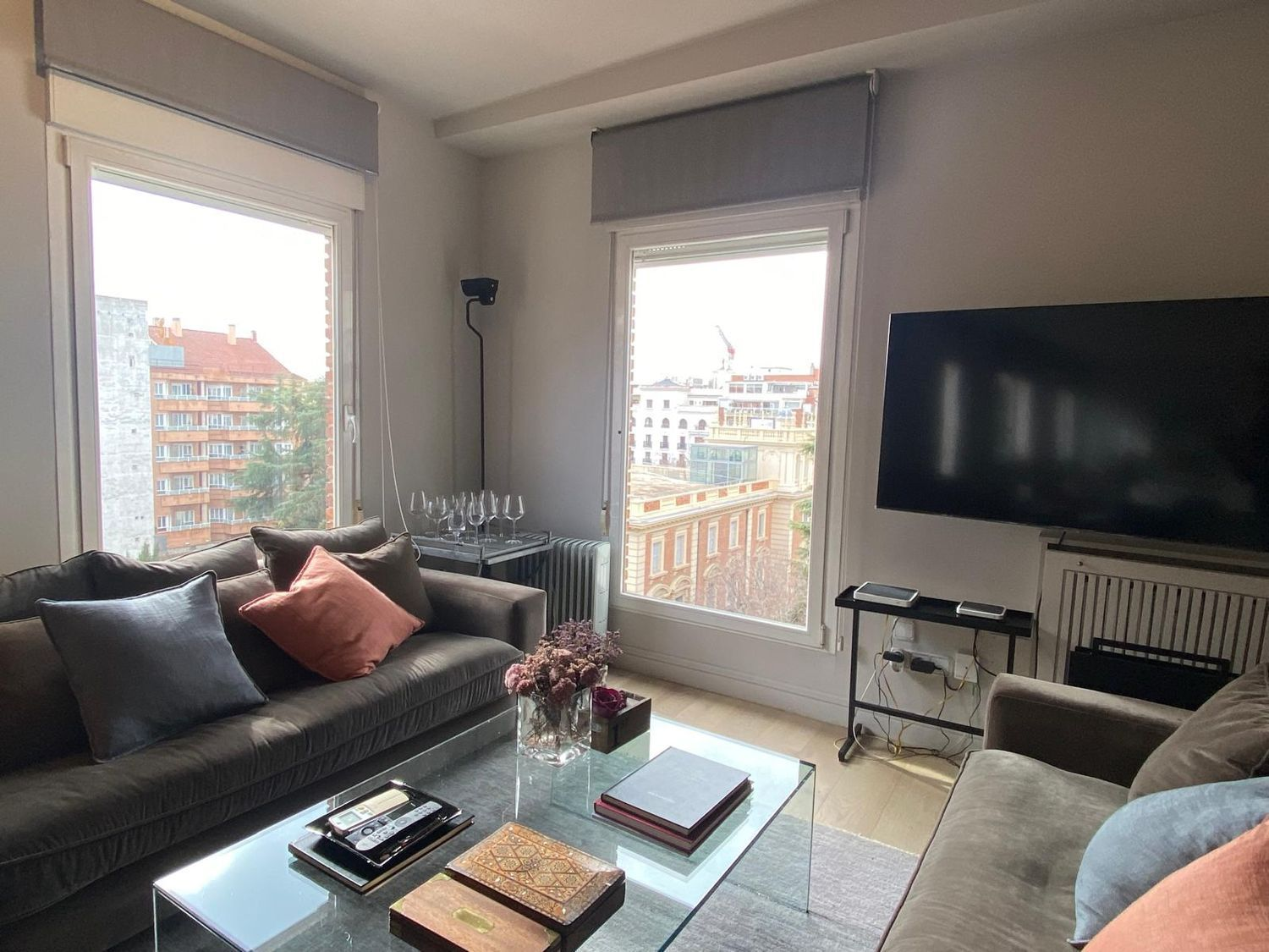 A sun-filled corner penthouse above the heart of Castellana