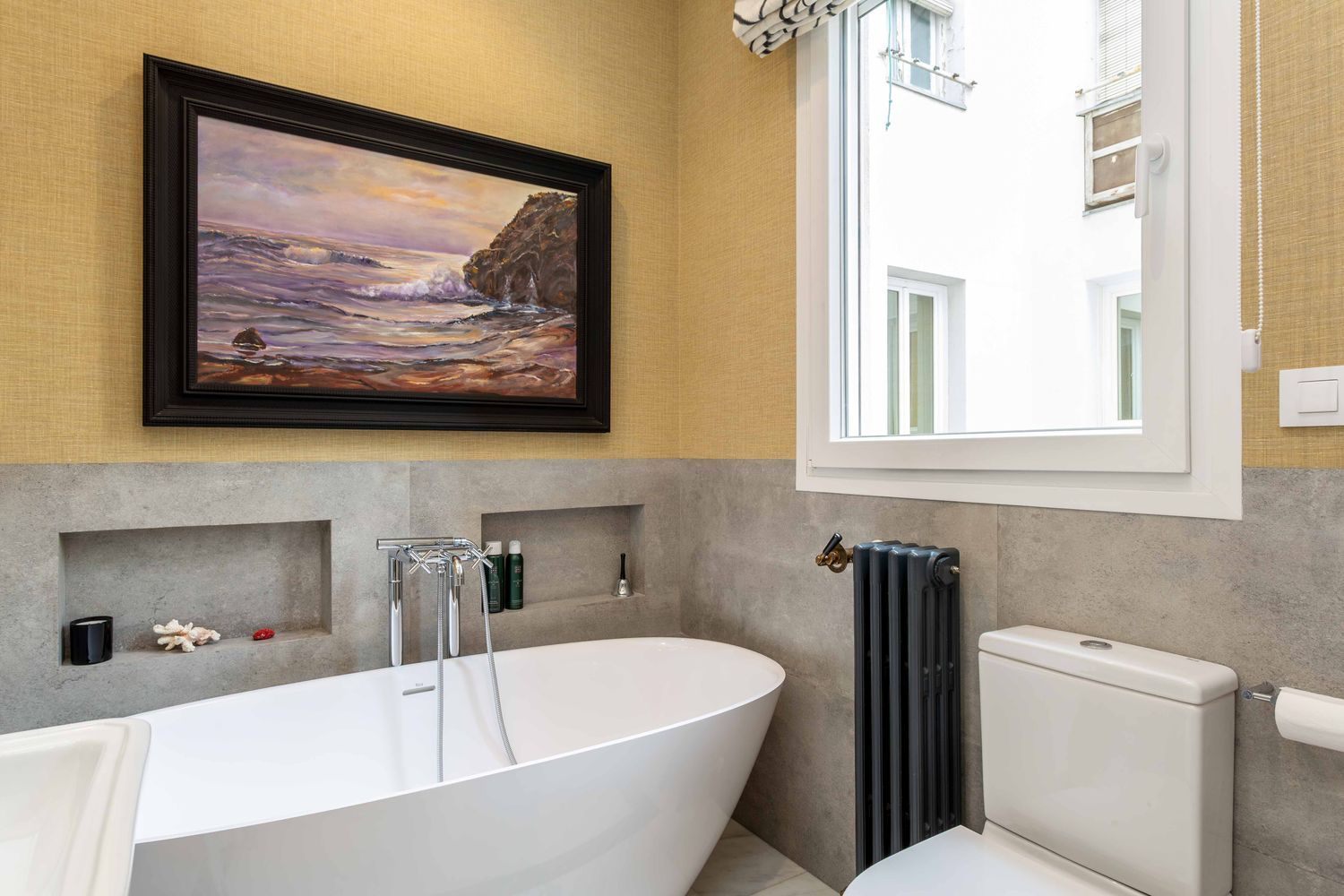 Elegant apartment in Goya set within a classic 1929 Madrid building