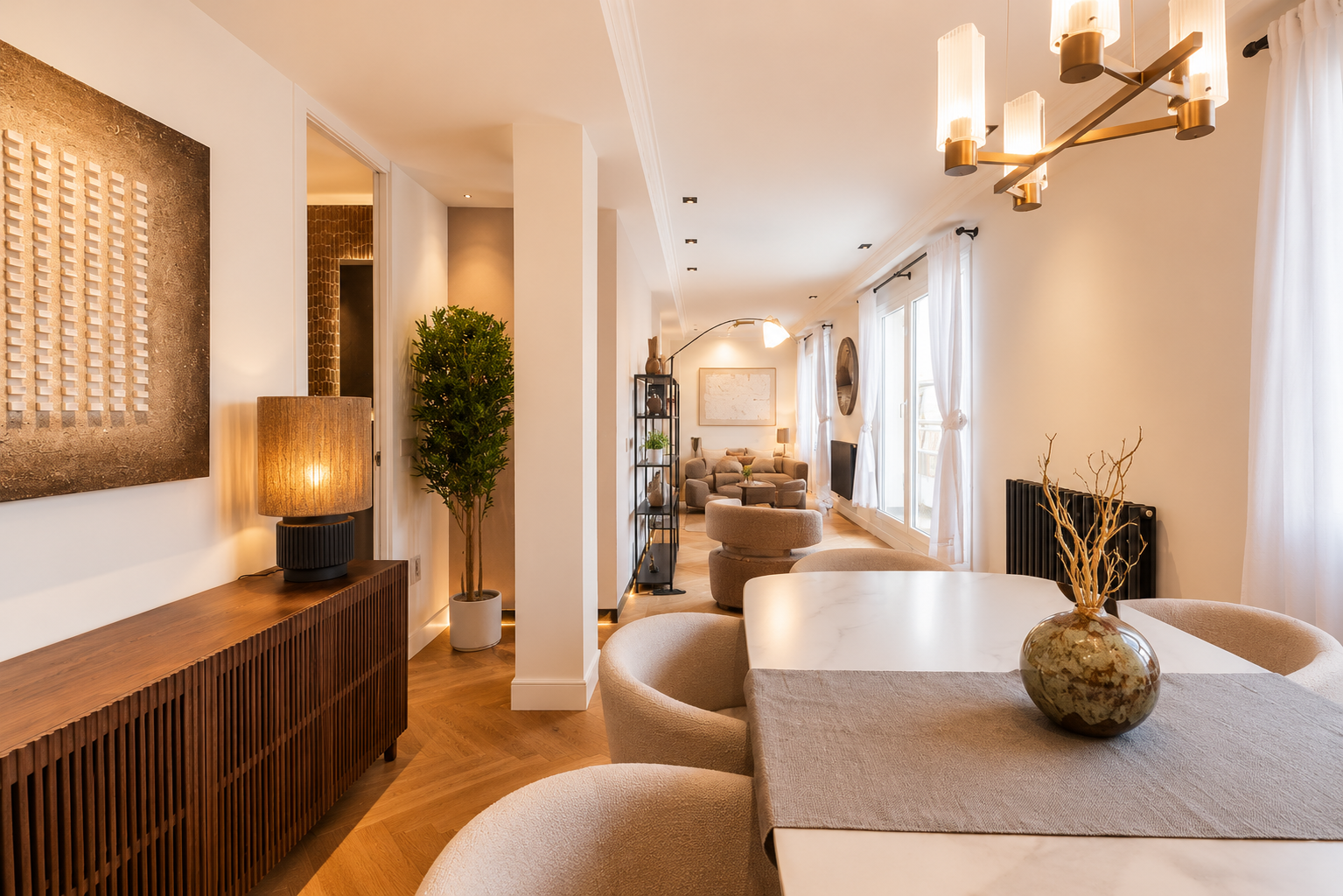 Ático con terraza privada y luz de tarde en Goya