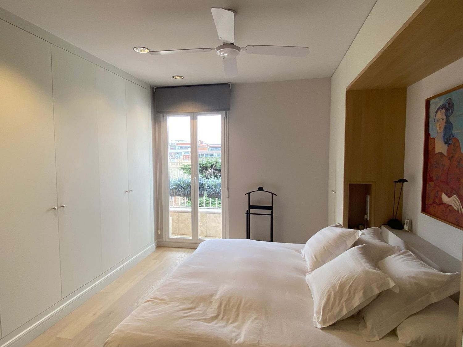 A sun-filled corner penthouse above the heart of Castellana