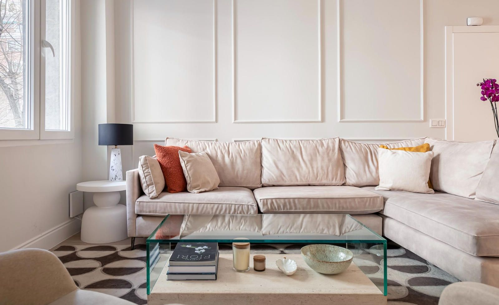 A contemporary residence designed for effortless living in Recoletos