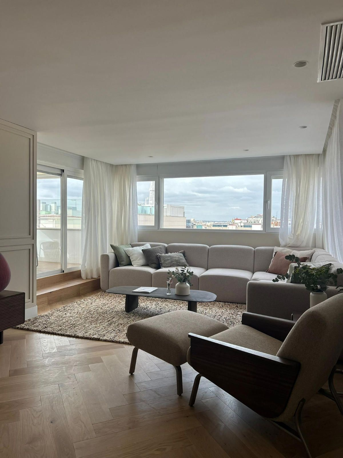 Elevated living, natural light and contemporary design in the heart of Goya