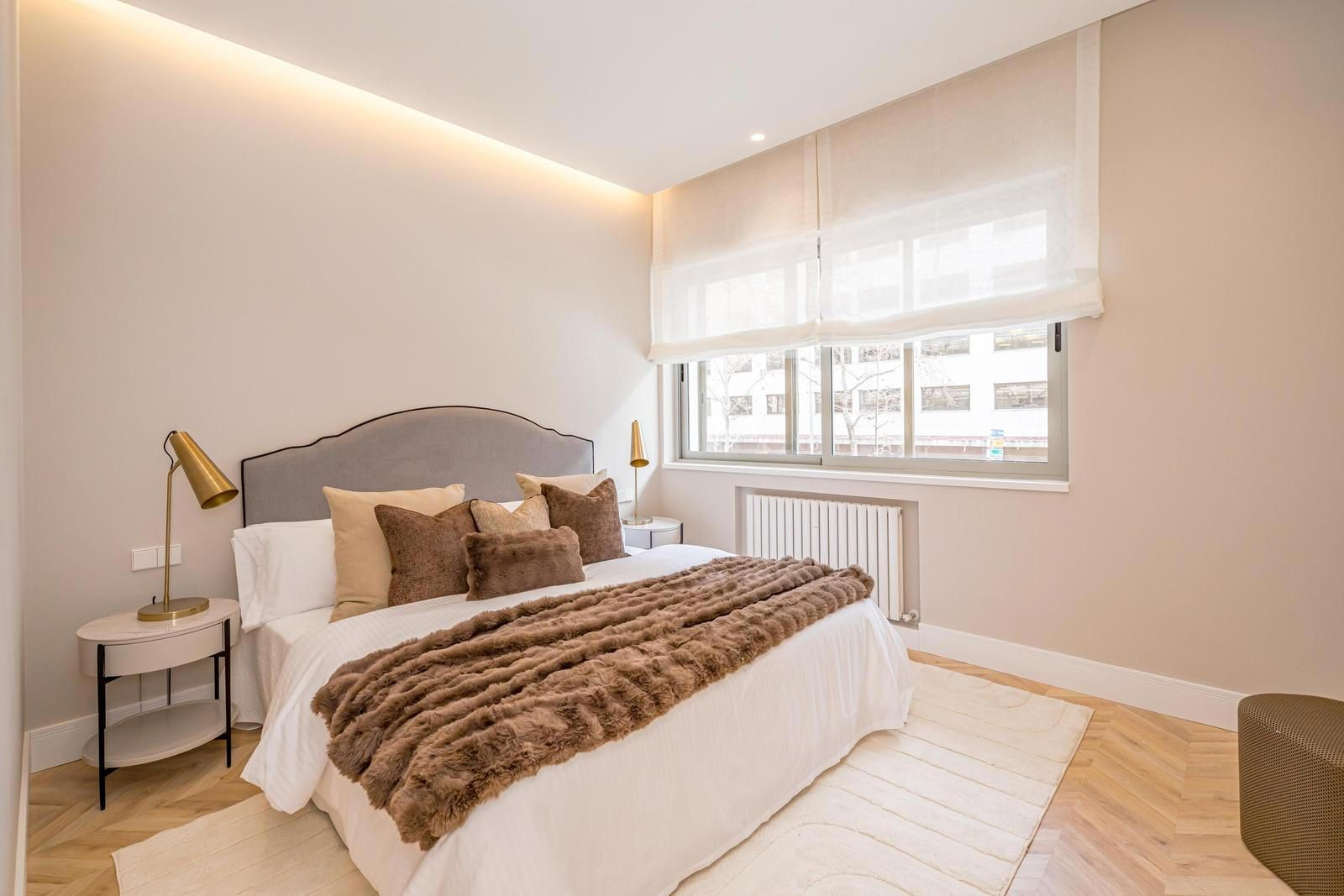 Morning light and generous proportions in Castellana’s most refined residential setting