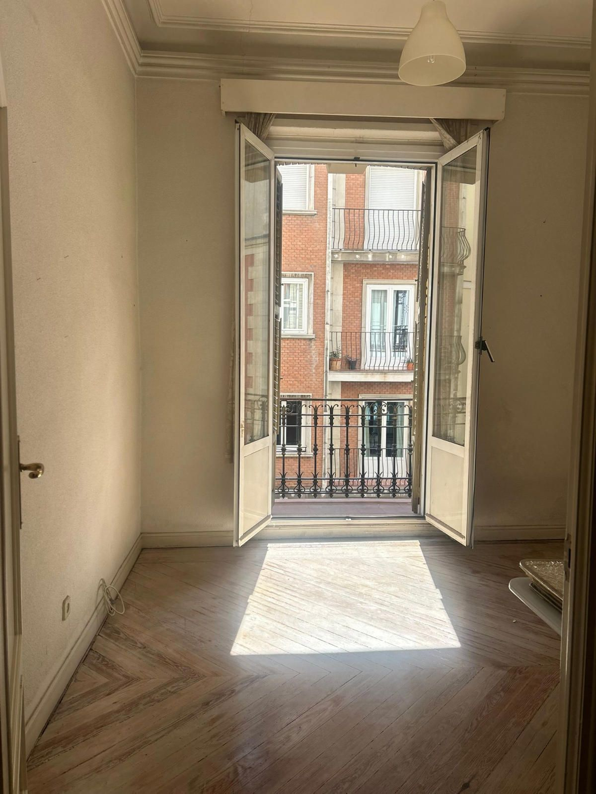A rare classical property ready to become a truly unique Chamberí residence