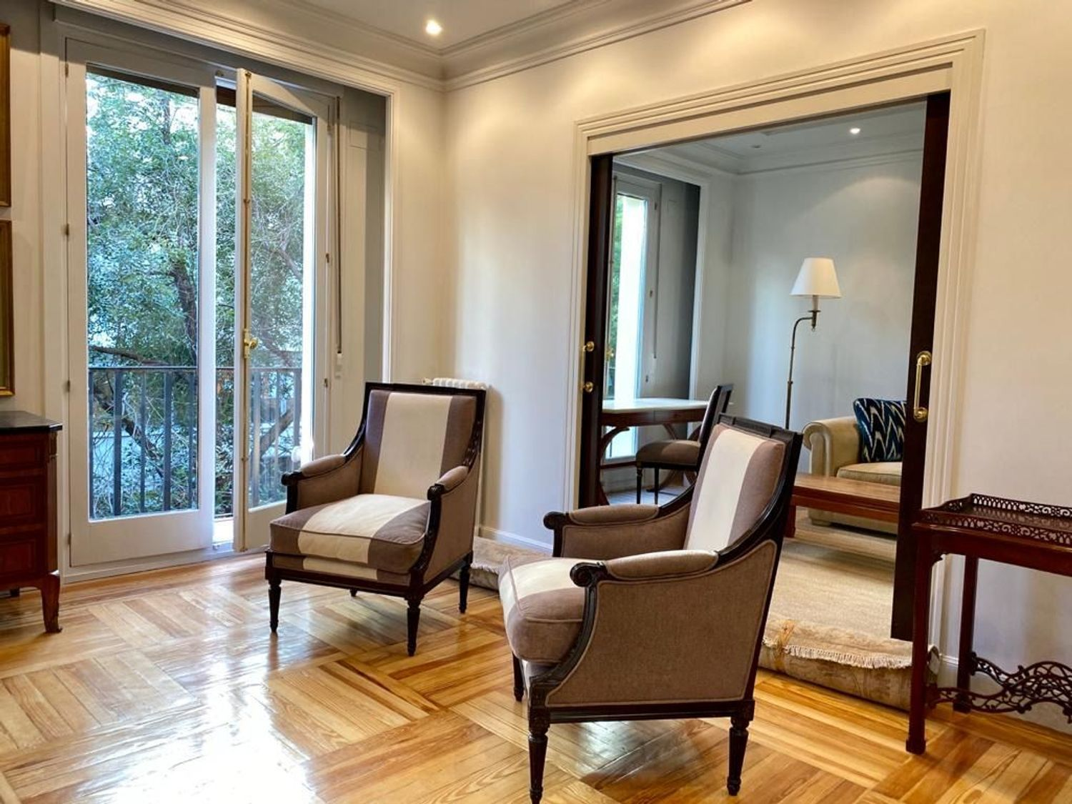 A timeless residence with refined city energy in the heart of Recoletos