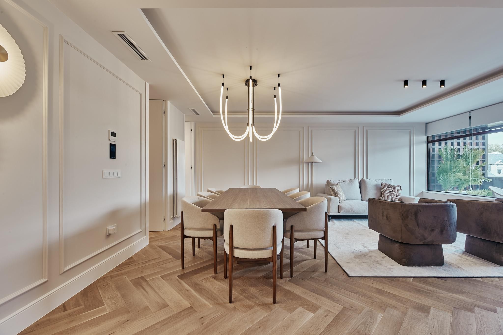 Luxury apartment in Castellana with excellent connectivity and refined city living
