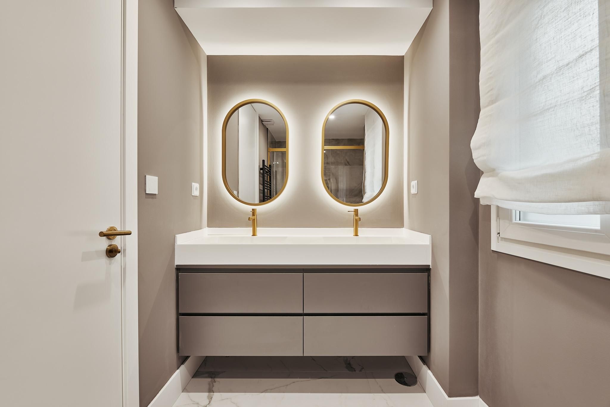 The light of a sixth-floor residence with the scale of a true family home