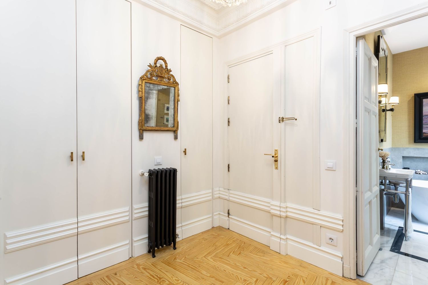 Elegant apartment in Goya set within a classic 1929 Madrid building