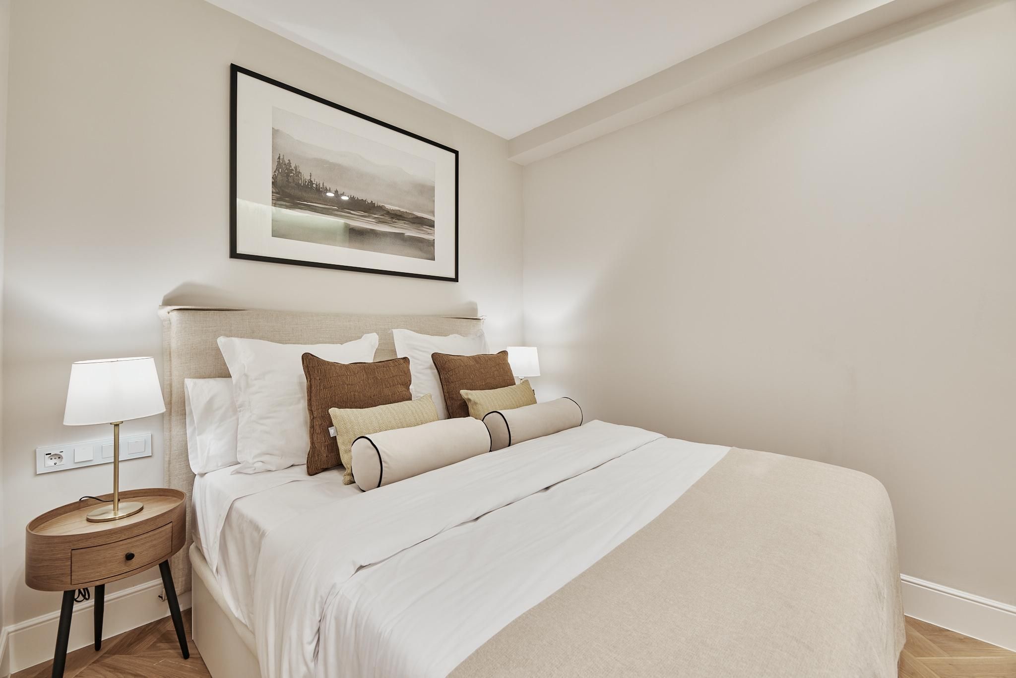 Luxury apartment in Castellana with excellent connectivity and refined city living