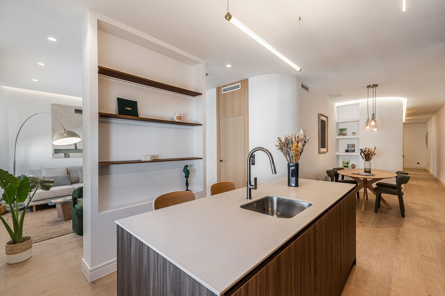 A bright and peaceful penthouse moments from Retiro Park