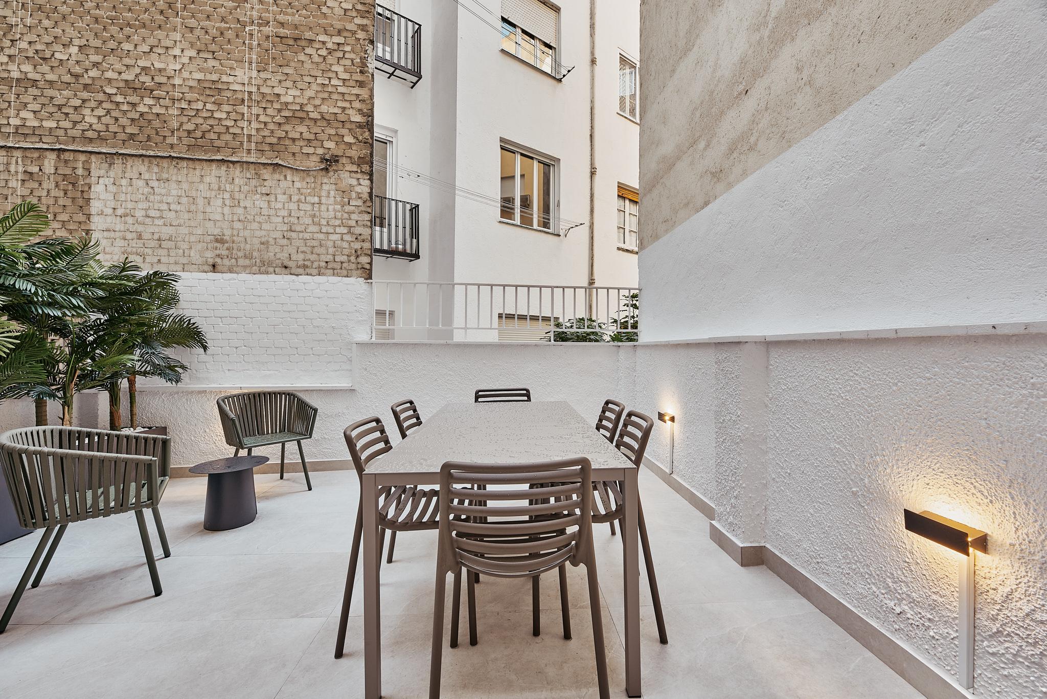 20 m² private terrace in a designer residence in the heart of Goya