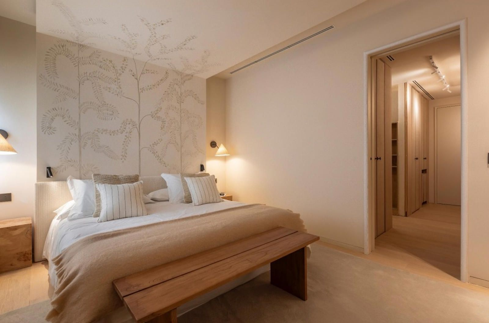 Spacious living, private terrace and refined city life in Castellana’s most elegant setting