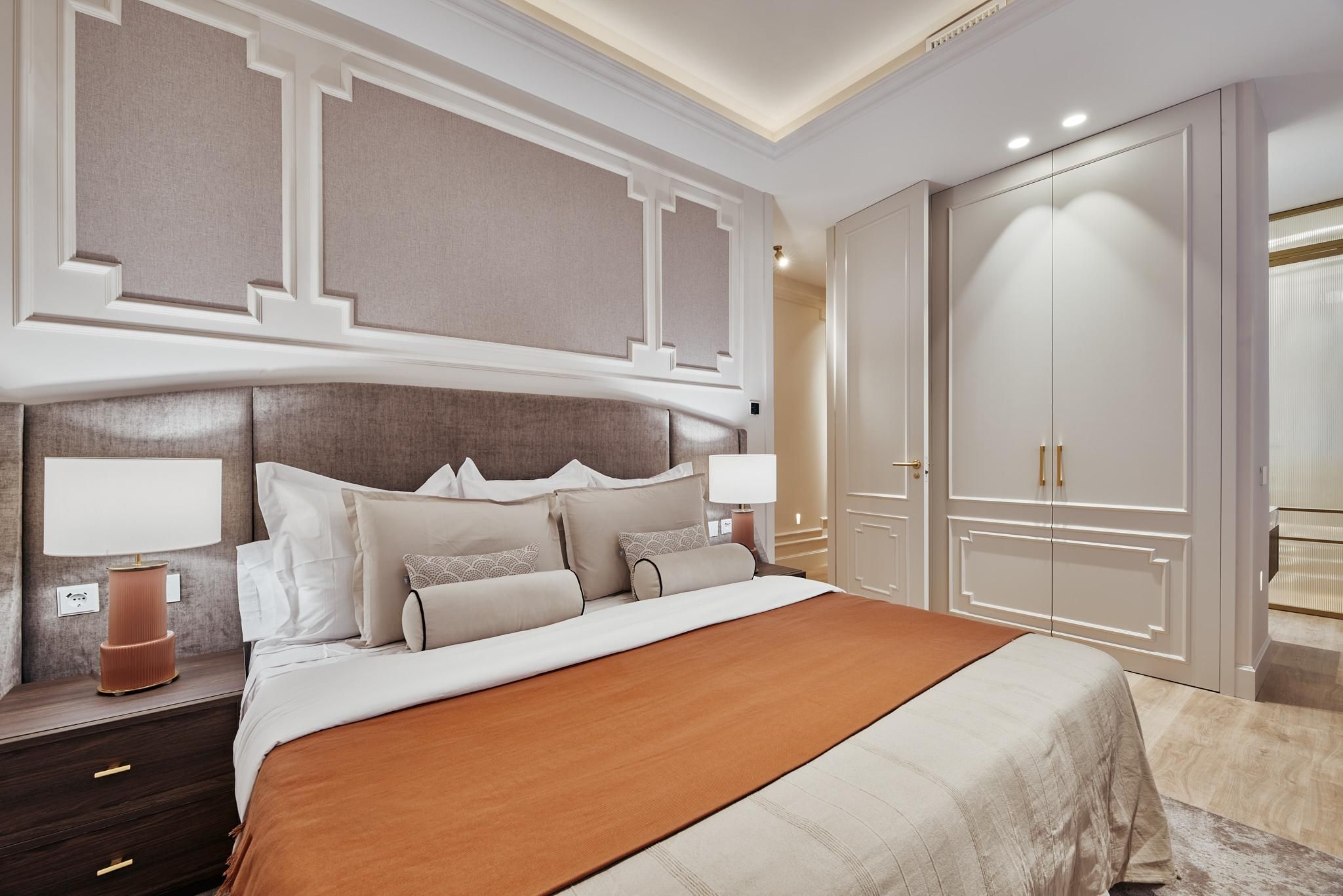 Luxury apartment in Justicia with four suites, dressing rooms and a historic building