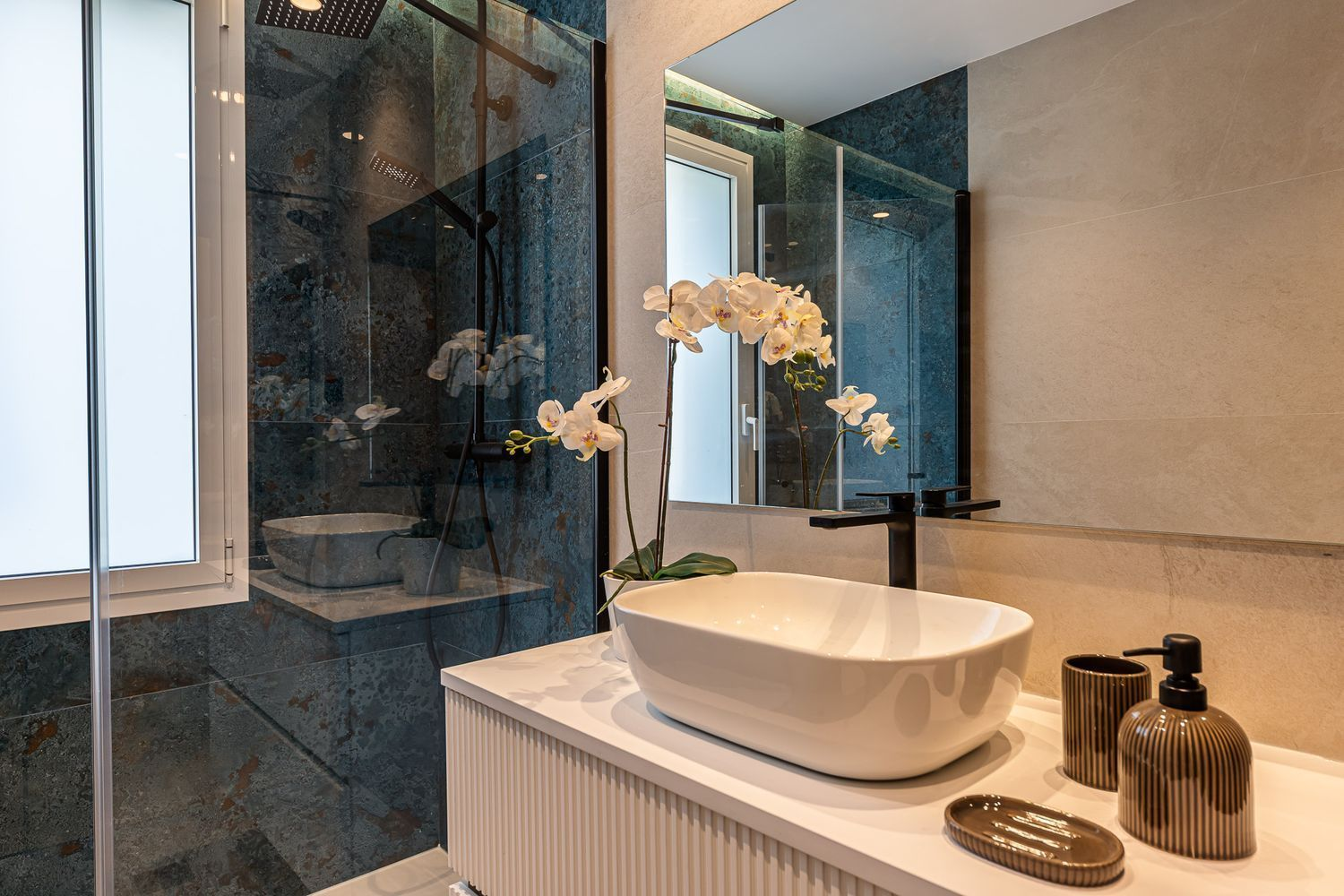 A bright and peaceful penthouse moments from Retiro Park