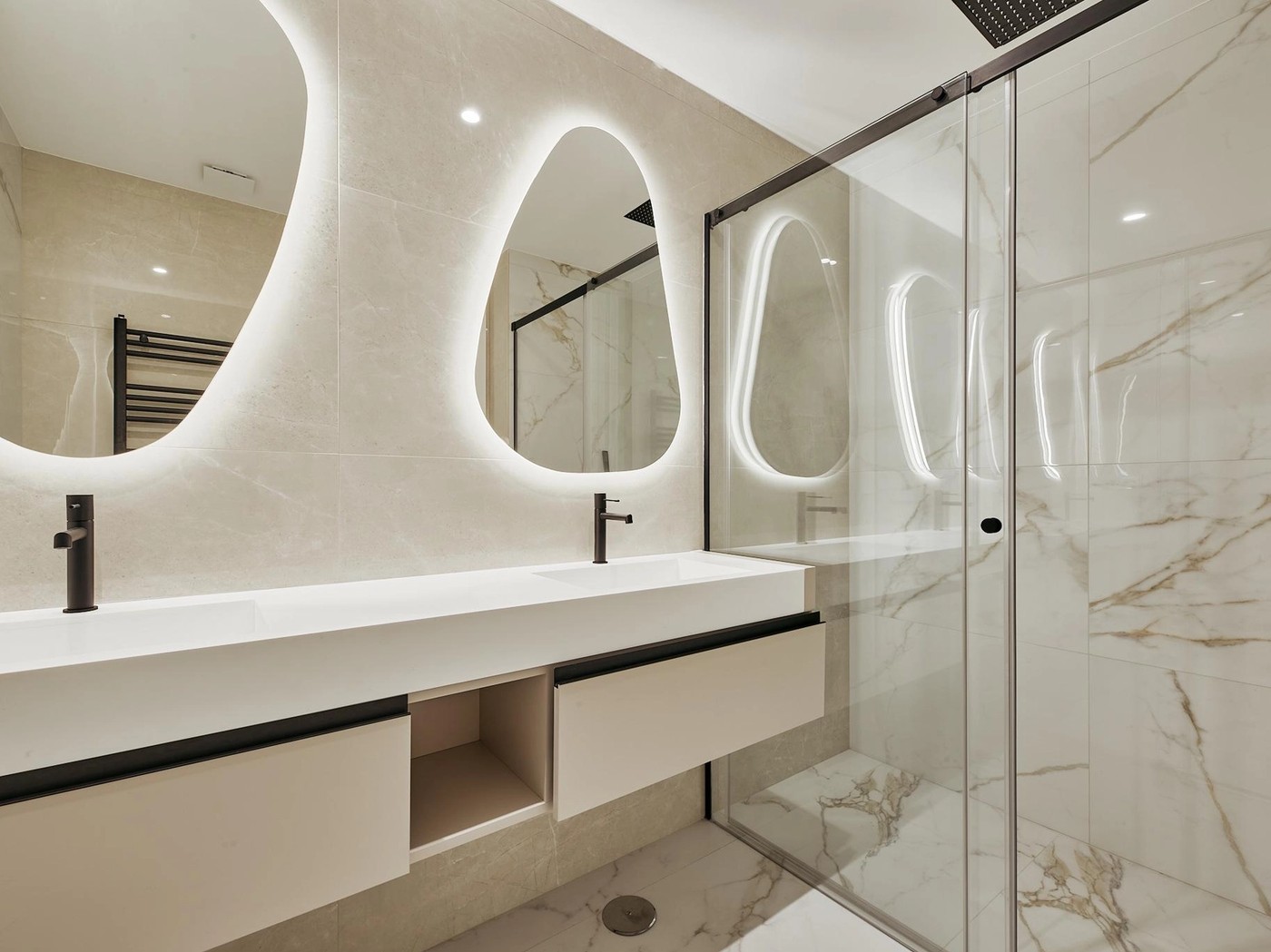 Amplitud residencial y garaje en Castellana