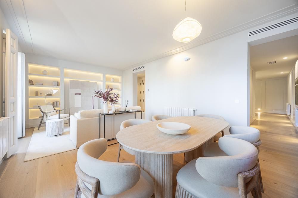 Natural light and exterior balconies in the elegant heart of Justicia