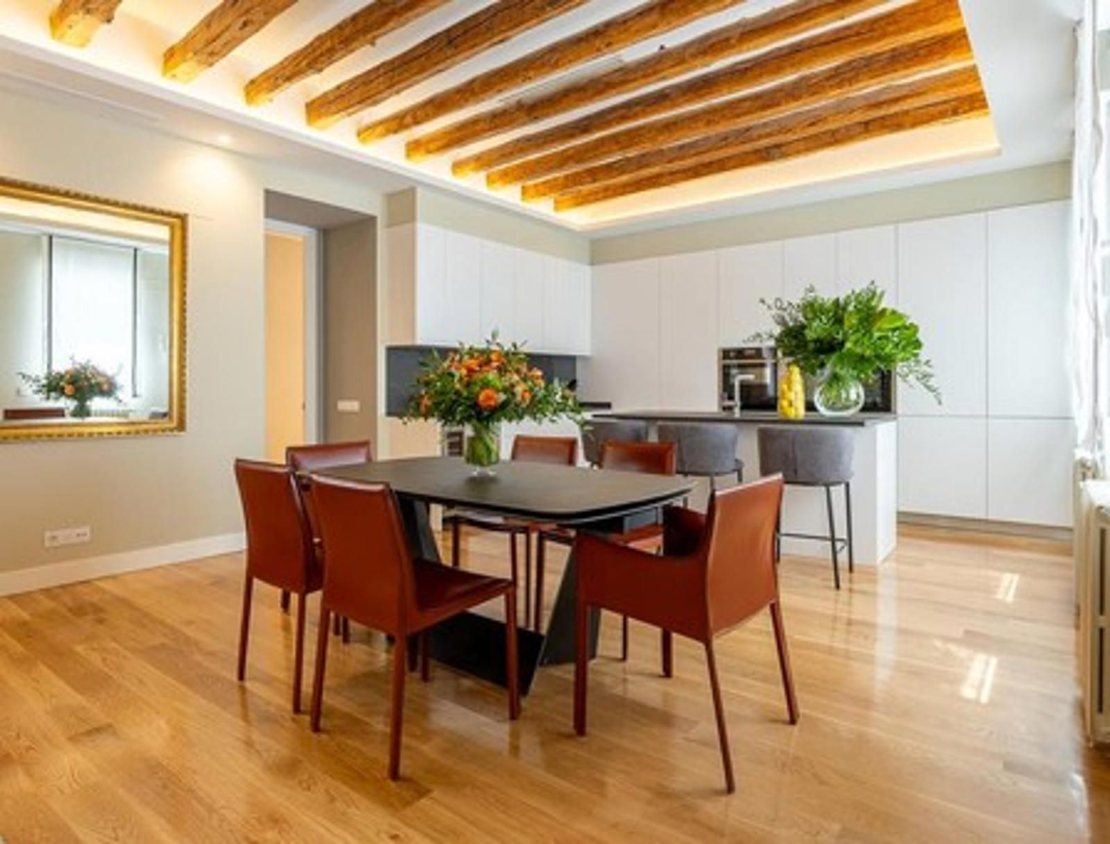 Classic architecture, contemporary interiors and exceptional ceiling heights in Recoletos