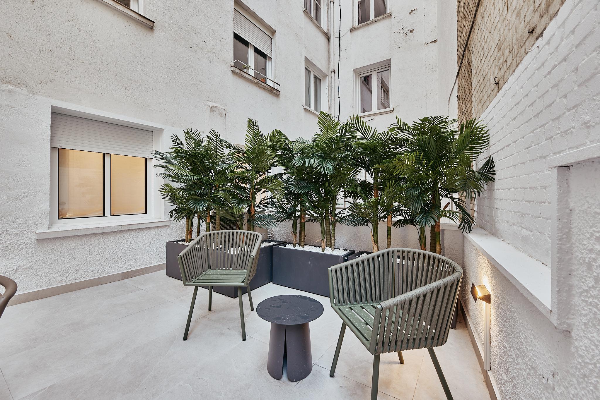 20 m² private terrace in a designer residence in the heart of Goya