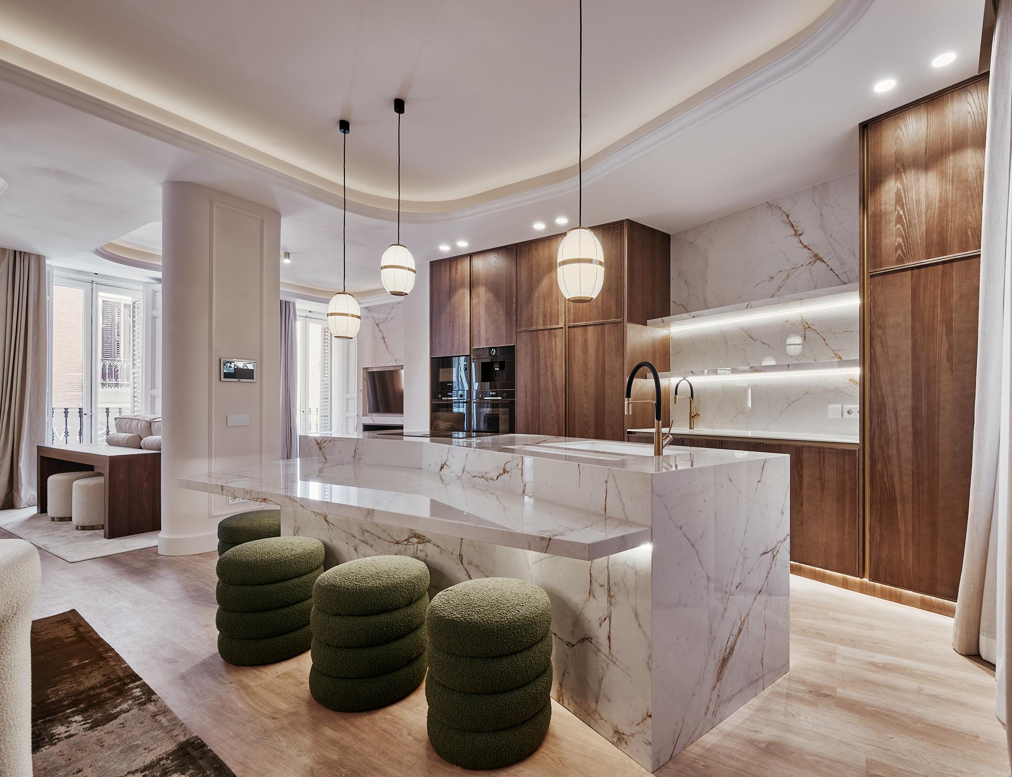 Luxury apartment in Justicia with four suites, dressing rooms and a historic building