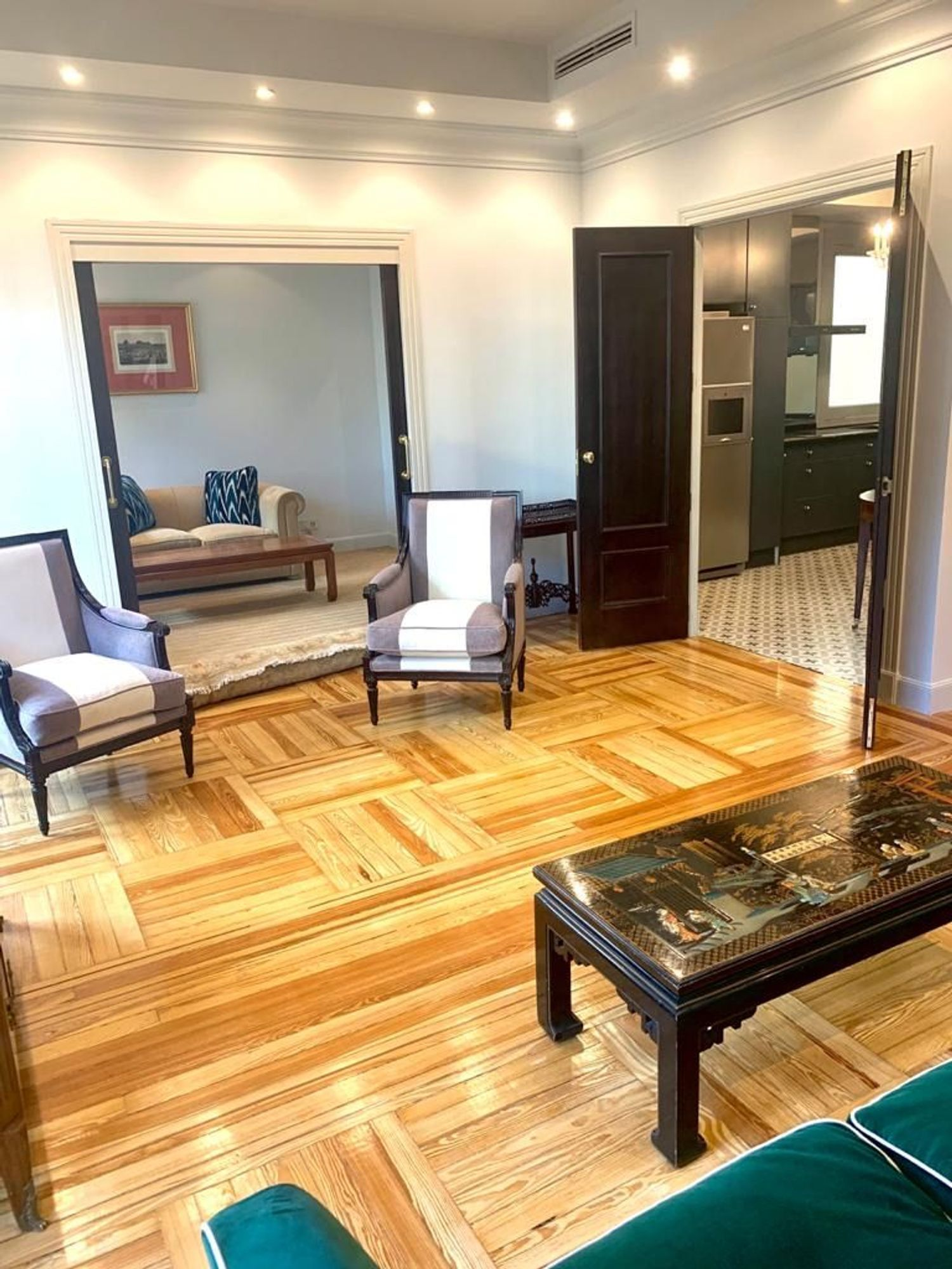 A timeless residence with refined city energy in the heart of Recoletos