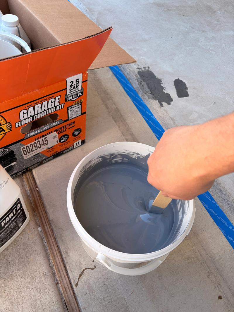 Mixing the epoxy kit