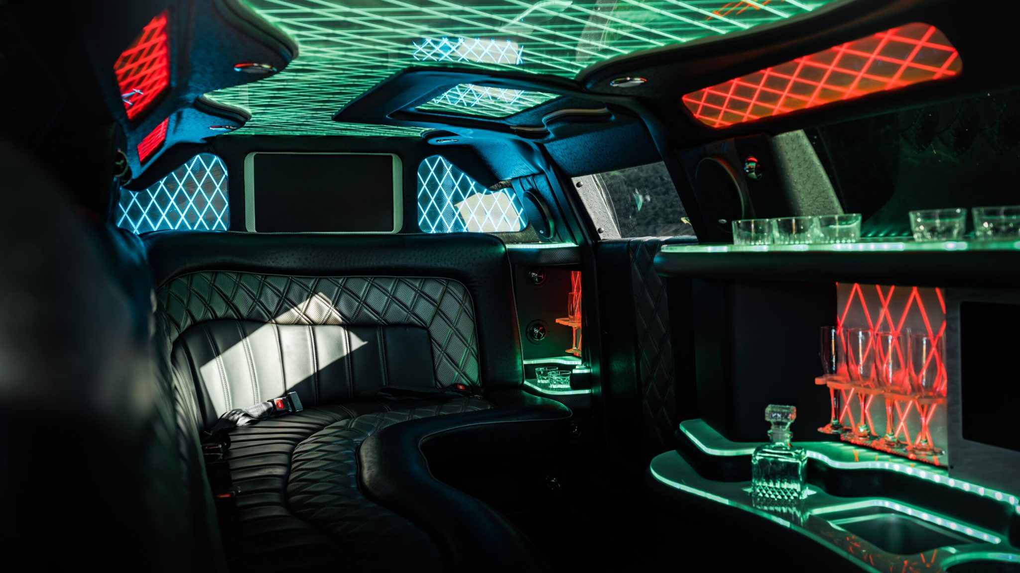 Chrysler 300 Stretch Limousine — view 6