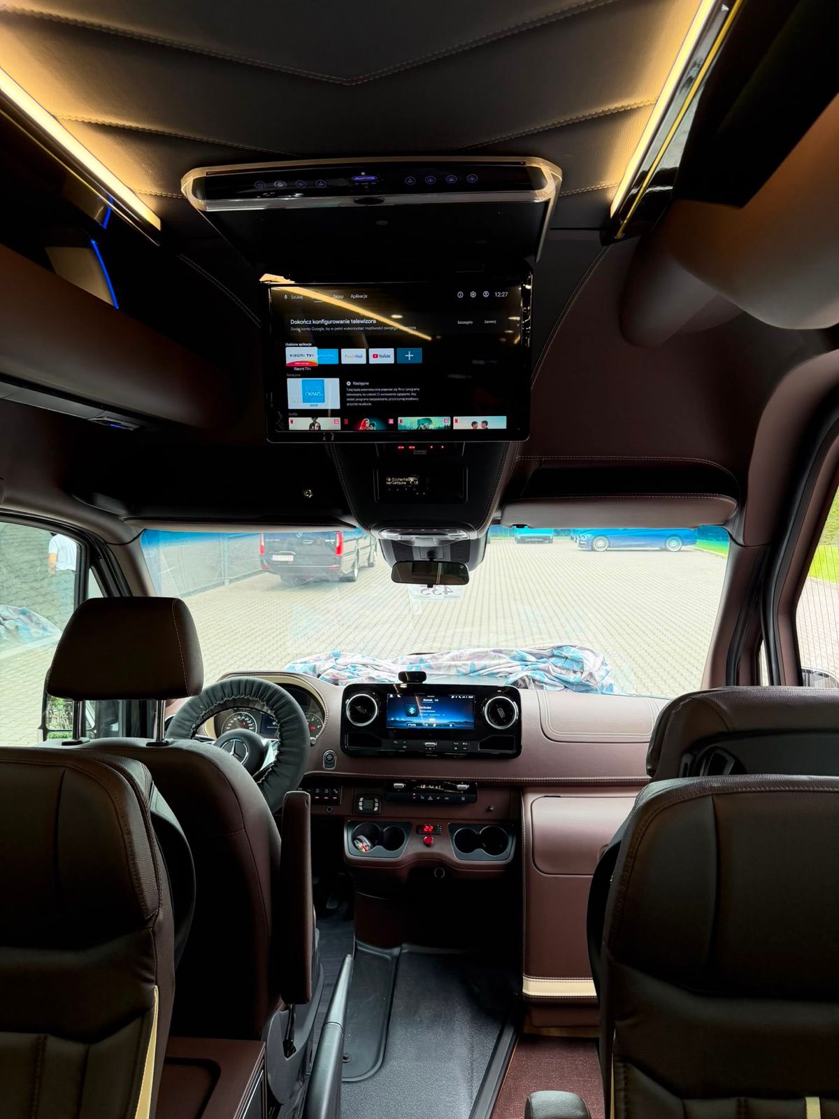 Mercedes-Benz Luxury Sprinter — interior view 5