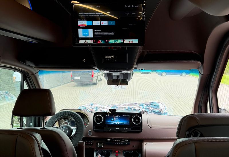 Mercedes-Benz Luxury Sprinter — interior view 5