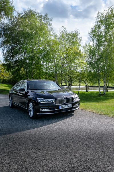 BMW 7 Series — view 2