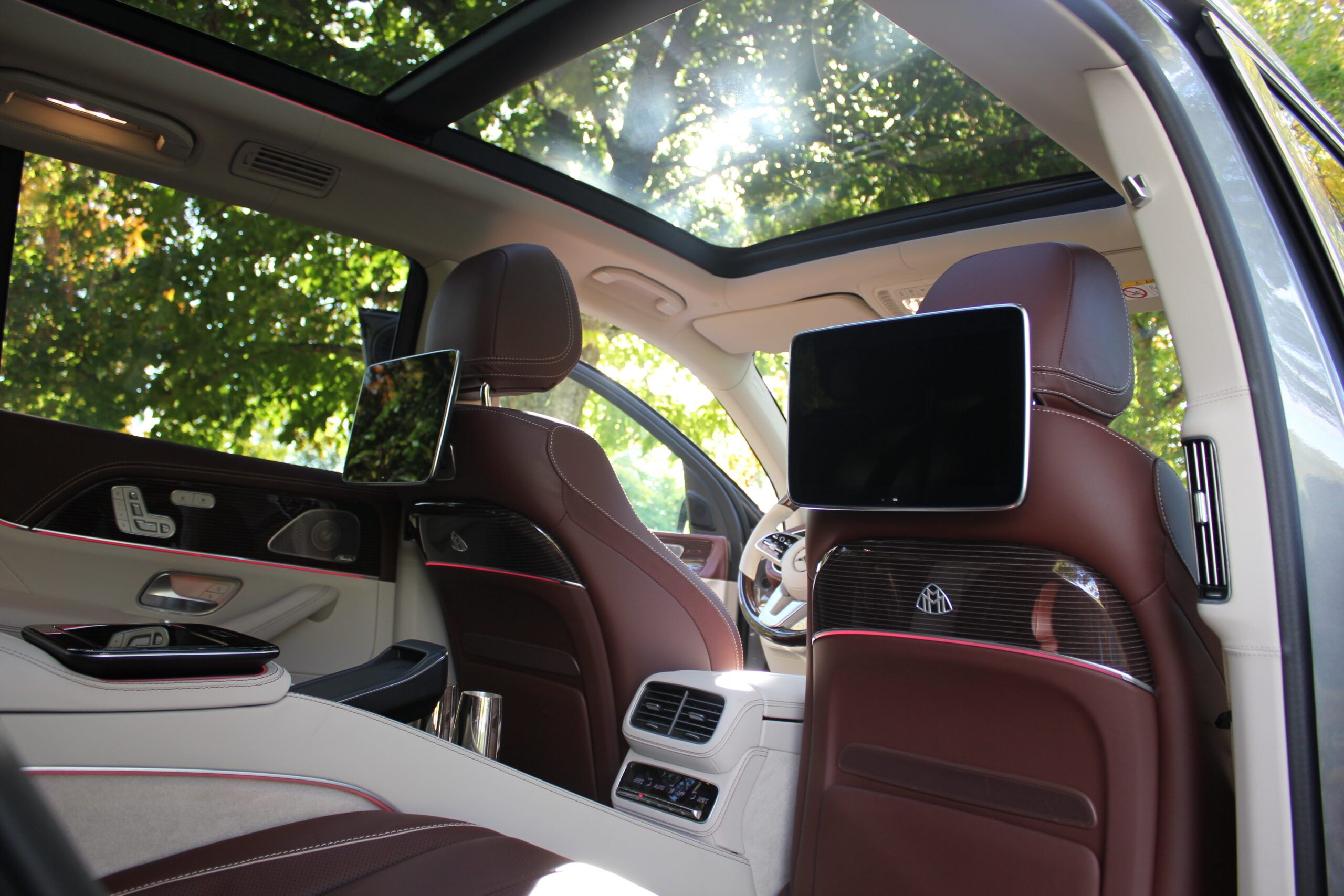 Mercedes-Maybach SUV Hybrid — view 3