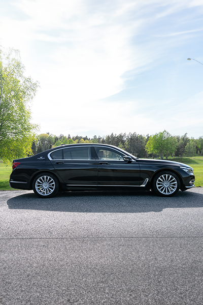 BMW 7 Series — view 3