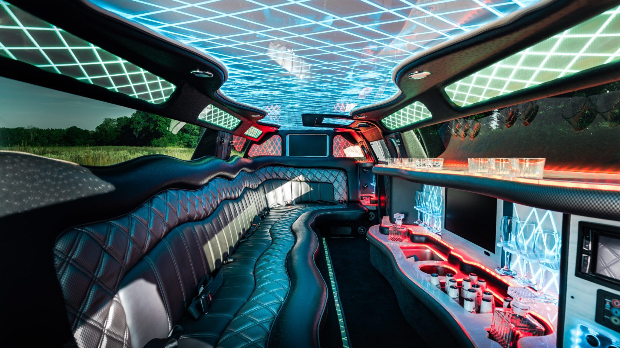 Chrysler 300 Stretch Limousine — view 3