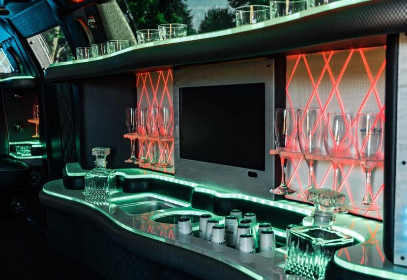 Chrysler 300 Stretch Limousine — view 5
