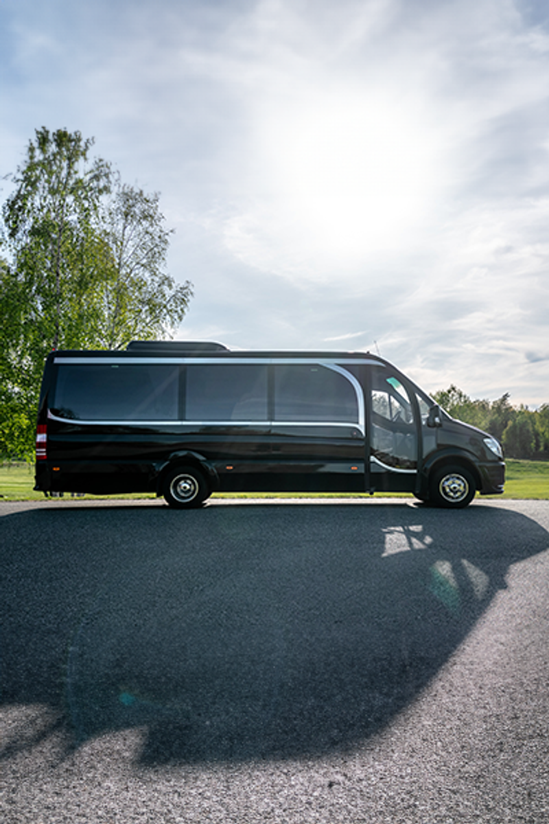 Mercedes-Benz Luxury Sprinter — view 3