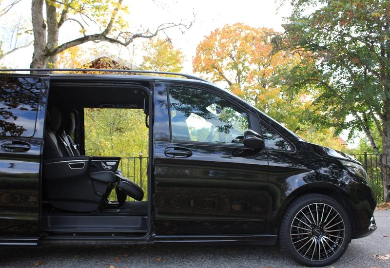 Mercedes-Benz V-Class Luxury Van — view 3