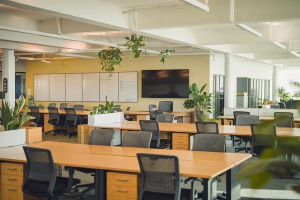 Personal Opinion: Is Tech Collapsing… or Just Changing Lanes? Why 30,000+ Tech Jobs Say “We’re Good”