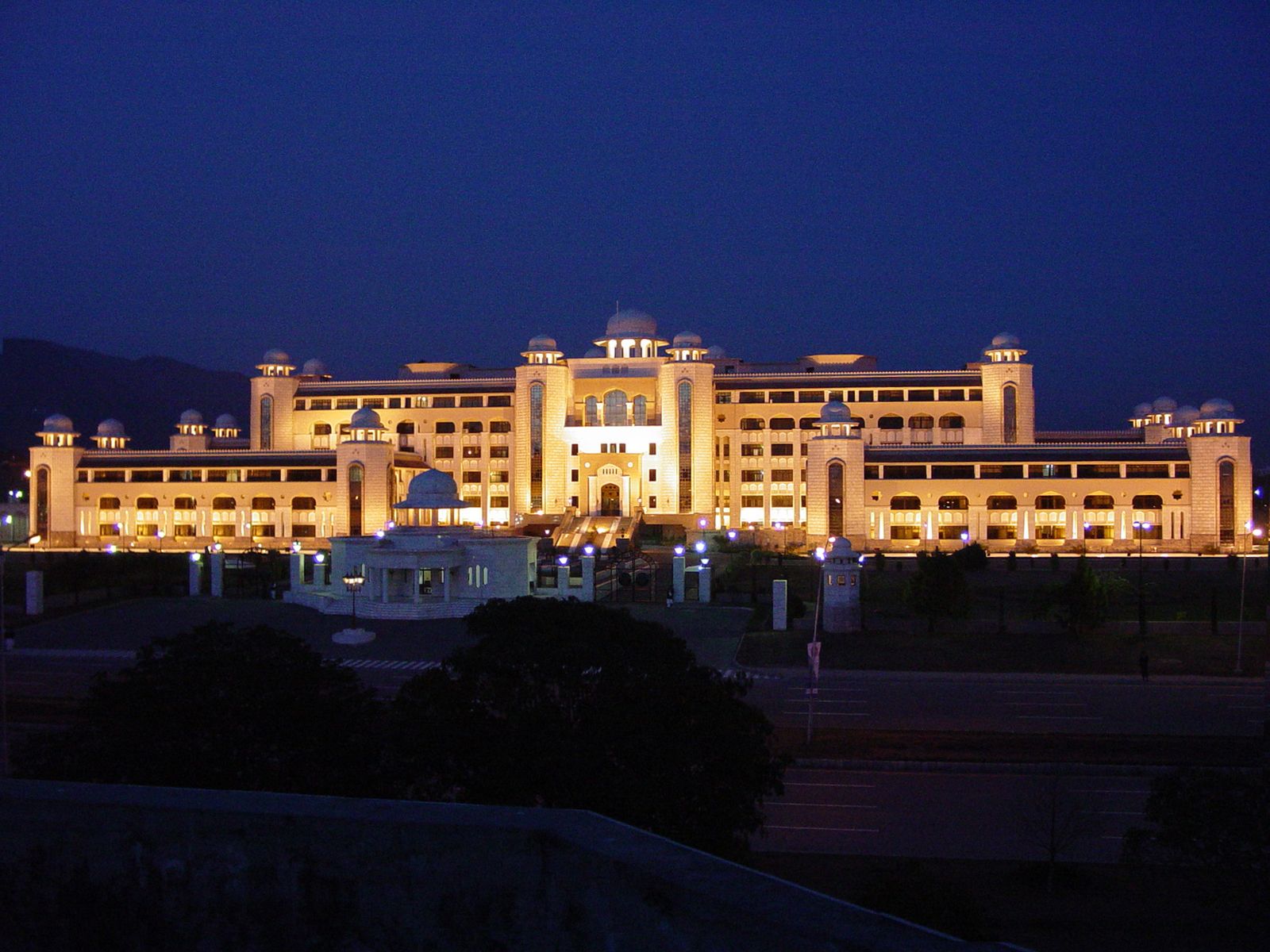 The Prime Minister's Secretariat, Islamabad, at night
