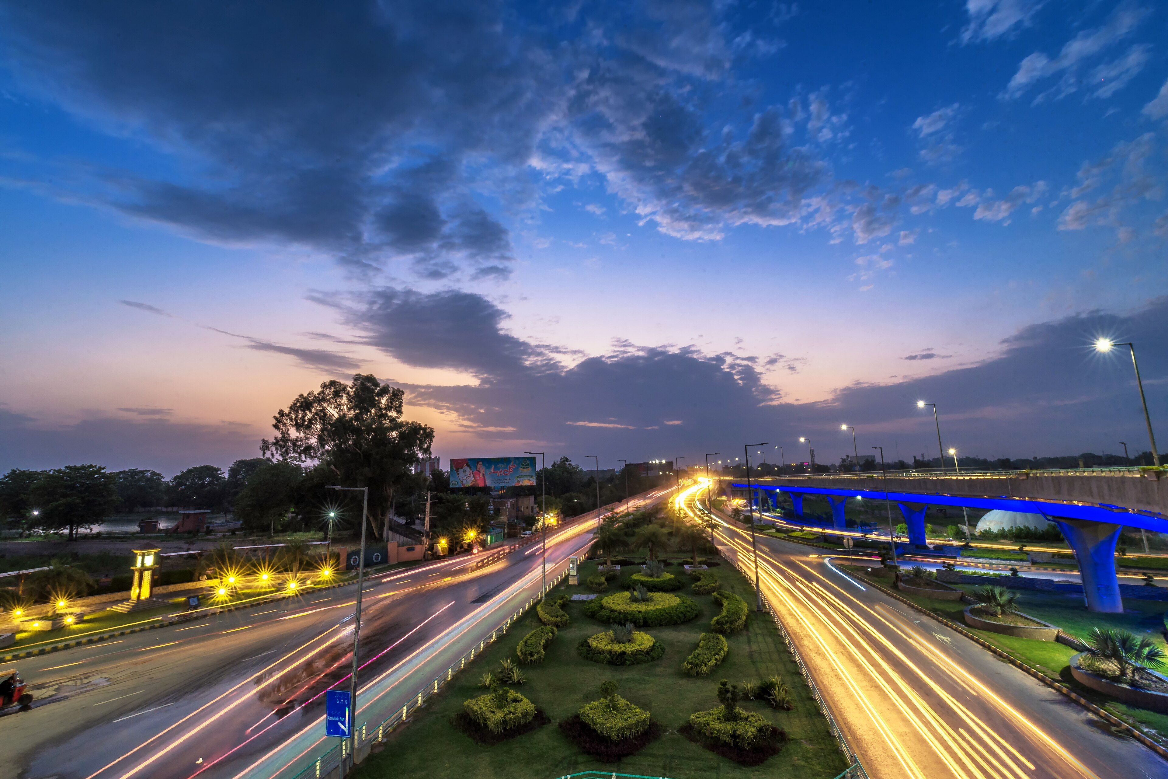Evening traffic at the Jhal flyover, Faisalabad