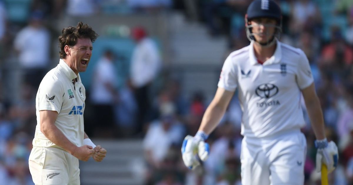New Zealand surge with Phillips' century and Henry's wickets