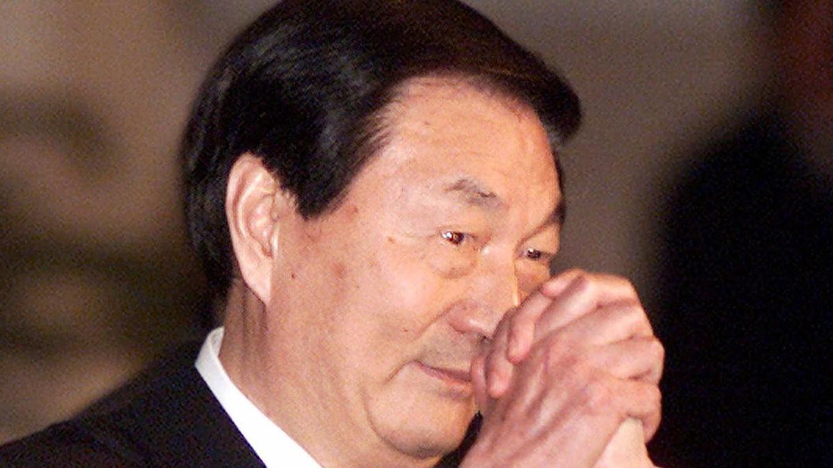 Former Chinese Premier Zhu Rongji in a meeting with Indian leaders