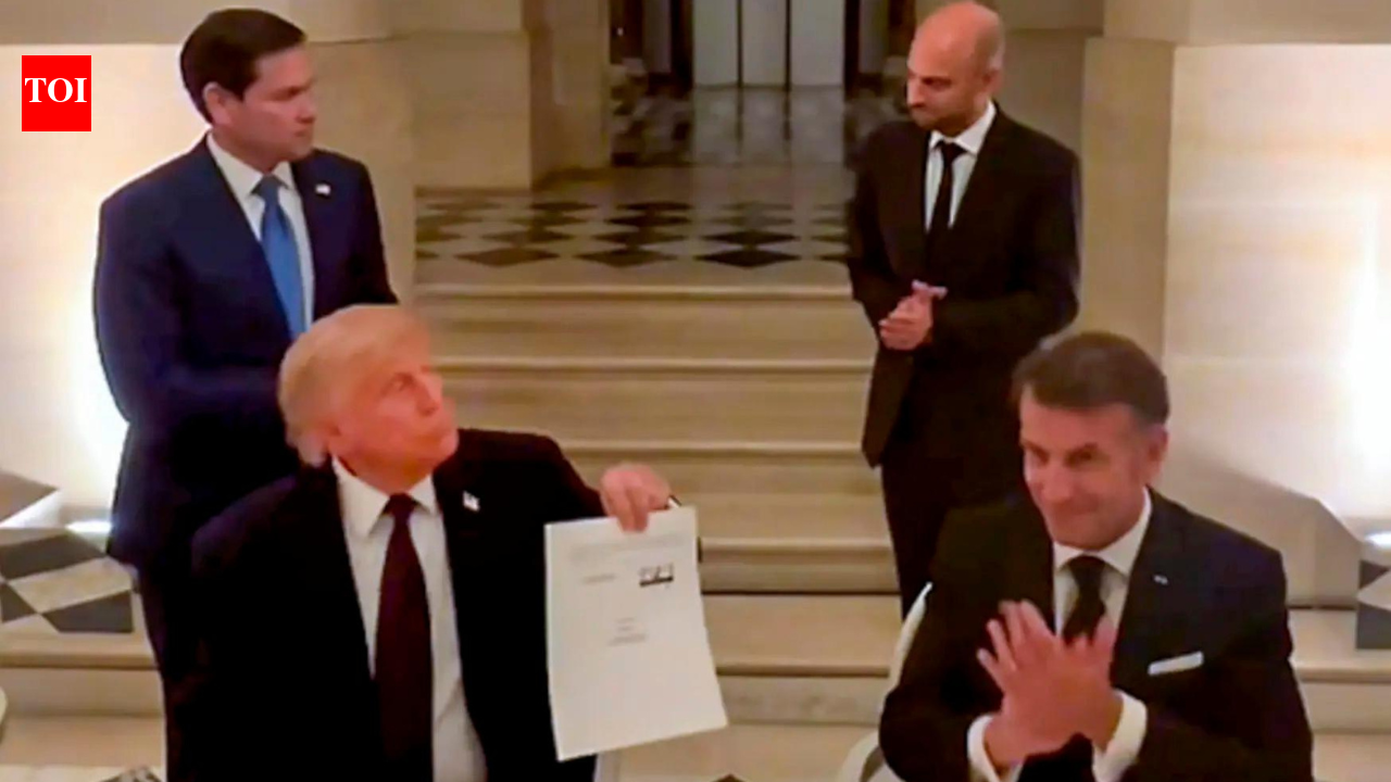 Versailles II: Trump signs Iran deal in the one place historians wouldn't recommend