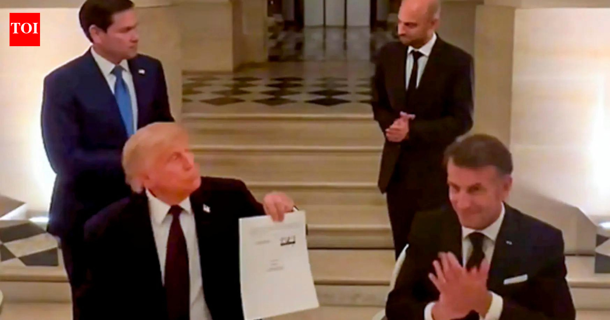 Versailles II: Trump signs Iran deal in the one place historians wouldn't recommend