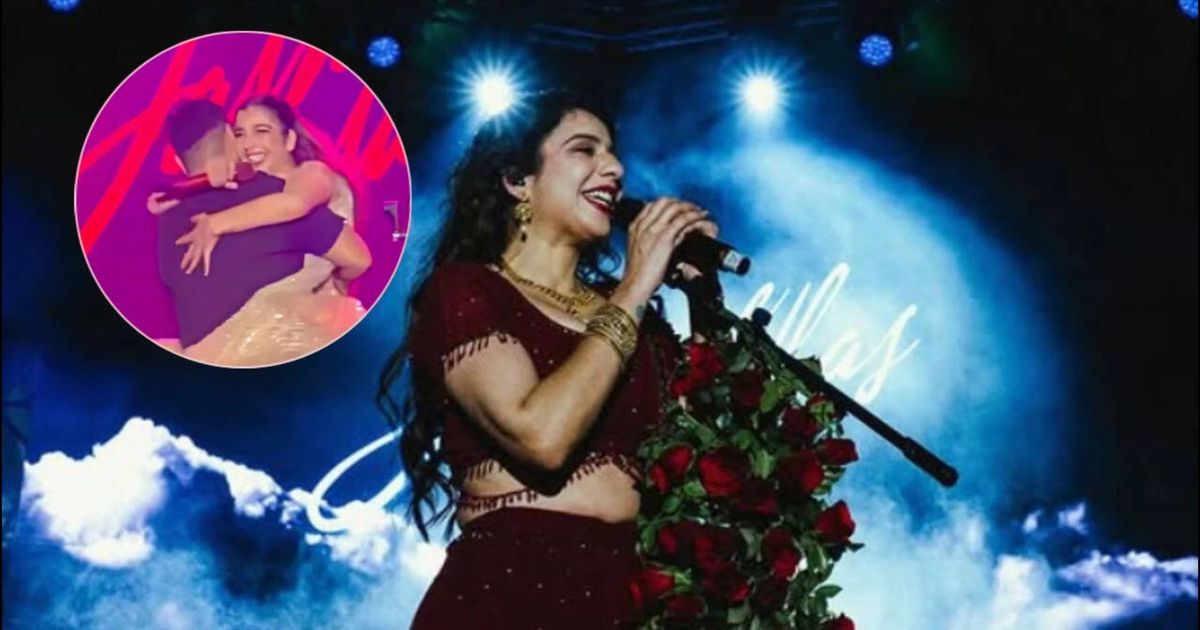 Jasmine Sandlas on stage with engagement ring