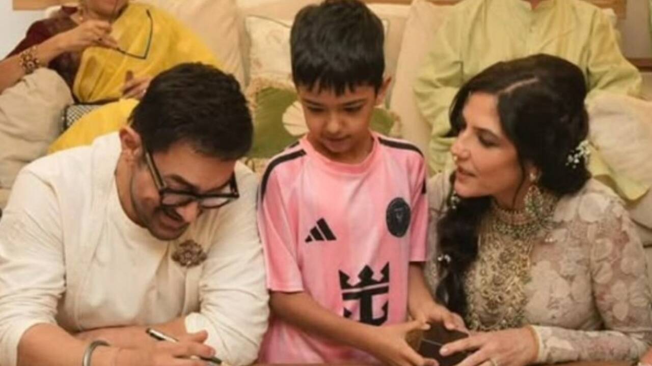 Aamir Khan with his wife Gauri Spratt in a public event