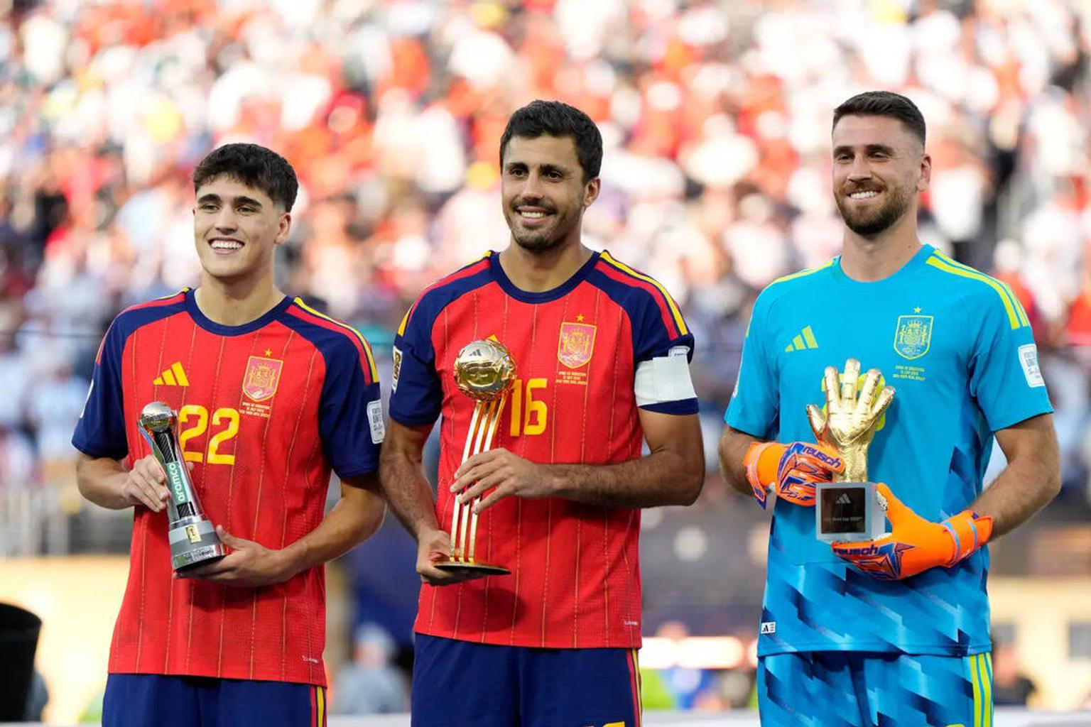Spanish players posing with their individual awards