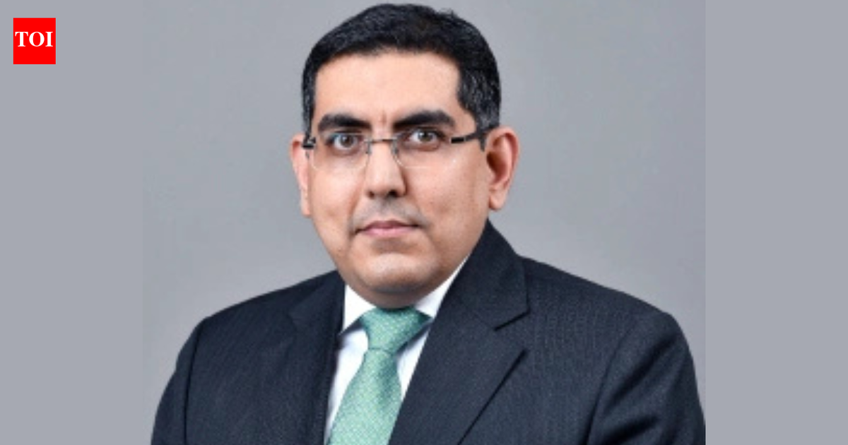 Who is Puneet Sharma, the Axis Bank CFO who has resigned?