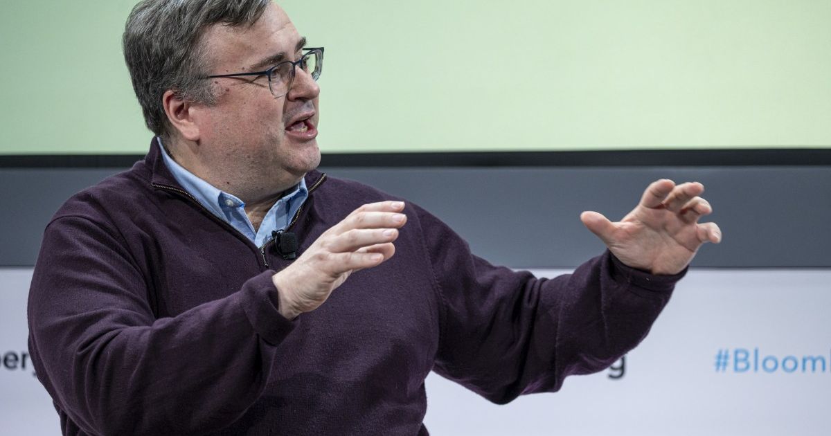Reid Hoffman is leaving Microsoft's board to go 'founder mode' with startup Manus