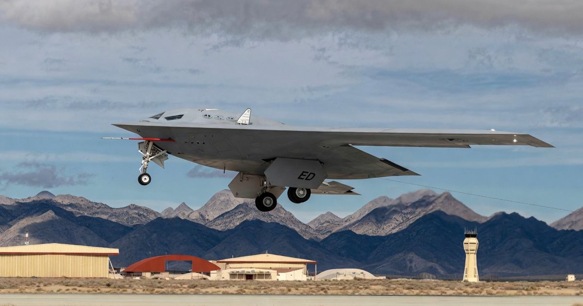 B-21 Raider: For 1st Time, USAF Puts Operational Pilots in Stealth Bomber's Cockpit